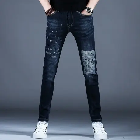 欧洲站男士新款秋冬装牛仔裤男款破洞补丁修身印花小脚裤子潮牌男图片