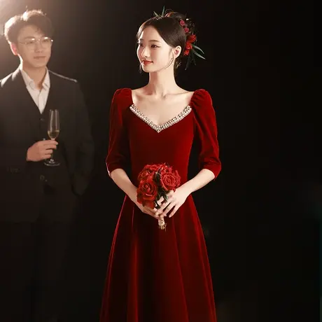 敬酒服新娘2023新款酒红色丝绒礼服女V领冬季长袖订婚连衣裙长款商品大图