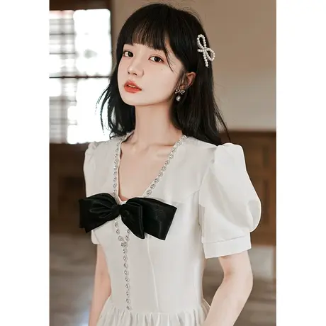 白色小晚礼服裙女夏季气质订婚连衣裙平时可穿领证登记中长款缎面图片