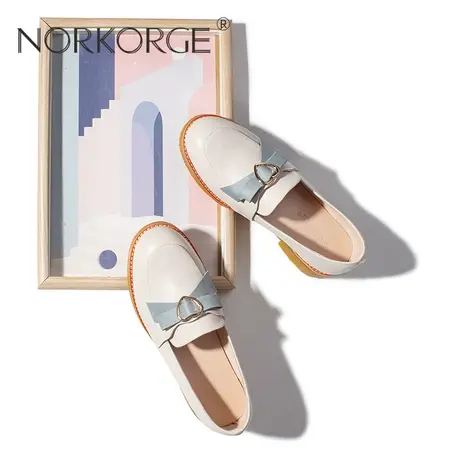 温柔米白色乐福鞋单鞋图片