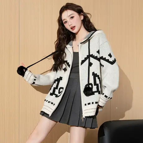 唐狮女毛衣冬季新款连帽设计感小众休闲慵懒风开衫外套白色图片