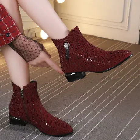 红色大码短靴女41 43低跟加绒平底磨砂瘦瘦靴秋季新款2023马丁靴图片