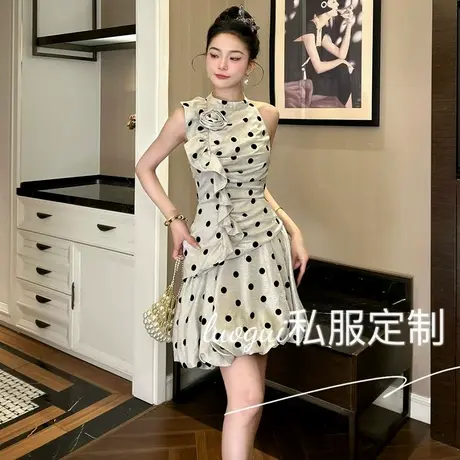 优雅气质超好看波点花苞连衣裙夏季褶皱遮肉不规则无袖生日短裙女图片