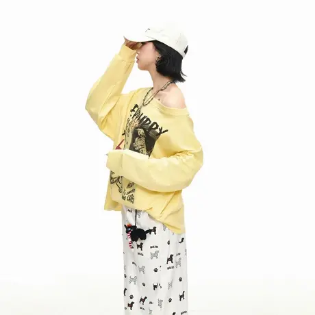 美式辣妹涂鸦印花露肩长袖T恤女春秋新款宽松显瘦松弛慵懒风上衣商品大图