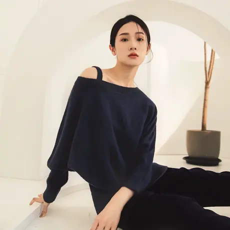 桔熊秋冬季保暖柔软针织衫露单肩宽松蝙蝠袖毛衣女大码FA2516图片