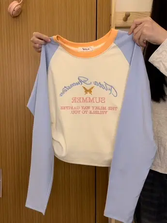 红续刺绣蝴蝶字母拼色短款插肩长袖T恤女甜酷风内搭上衣秋冬新款图片