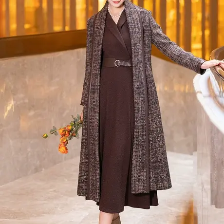时尚咖色小香风毛呢大衣秋冬2023新款气质端庄围巾领拼接修身外套图片