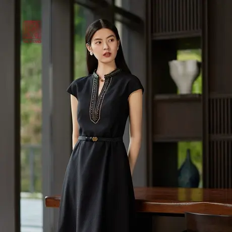 EP雅莹高端系列 国风杜鹃同款礼服真丝连衣裙小黑裙商场同款4629A图片
