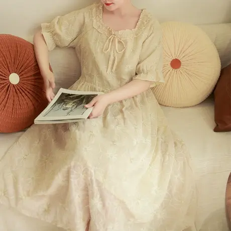 胖妹妹夏季2023新品刺绣法式优雅连衣裙加大码满幅花朵方领宽松裙商品大图