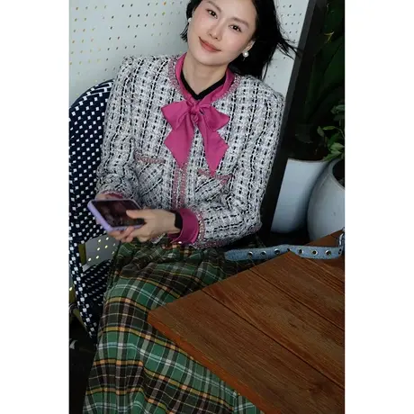 2023秋冬新款时尚气质圆领长袖法式千鸟格拼飘带小香风短款外套图片