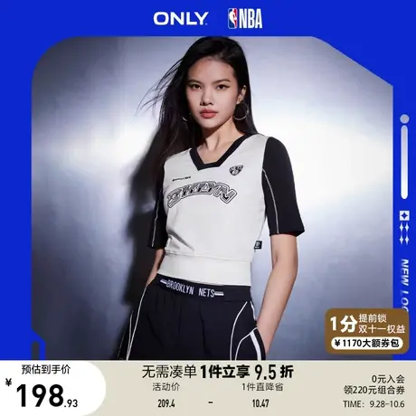 ONLY奥莱2023夏季新款NBA联名款印花字母拼色短款T恤女商品大图