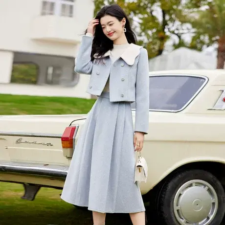 时尚气质保暖羽绒服大衣套装2022年冬新款淑女温柔显瘦通勤两件套图片