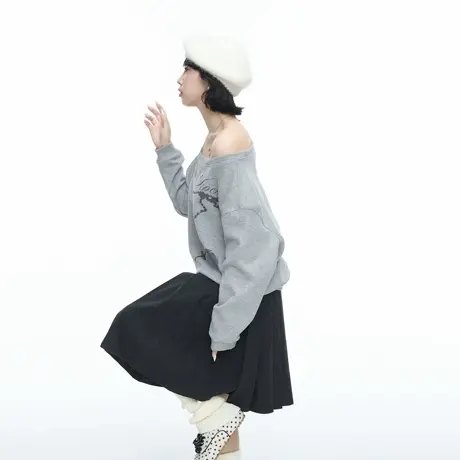 美式潮牌创意印花露肩卫衣女春秋新款宽松设计感慵懒风斜肩上衣图片