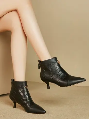 真皮尖头时尚短筒靴子女秋冬季新款百搭显气质细跟短靴商品大图