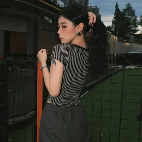 YEP修身短袖t恤女夏季2023新款设计感女装上衣小众潮牌机能风辣妹商品大图