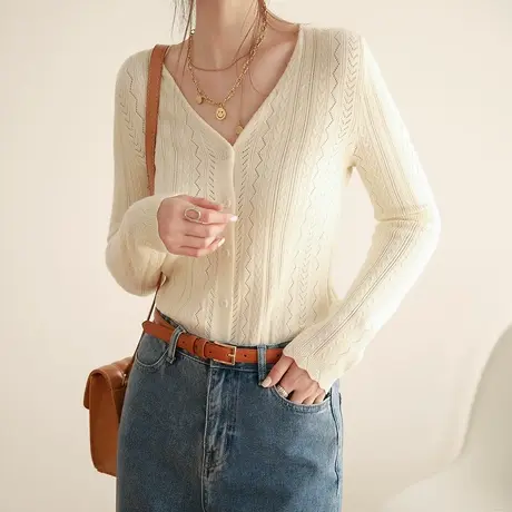 2023秋季新款镂空肌理感v领针织开衫女法式温柔短款外搭上衣图片