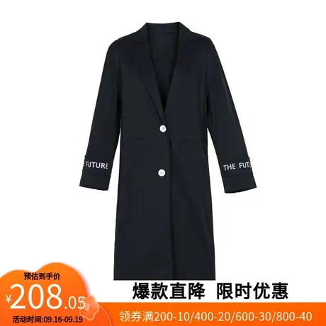 【艾格】2023春季新款女装时尚简约下摆开叉字母印绘时尚风衣图片