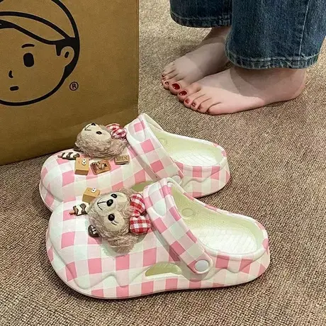 少女心洞洞鞋女夏季外穿可爱格子小熊厚底沙滩两穿防滑包头凉拖鞋图片