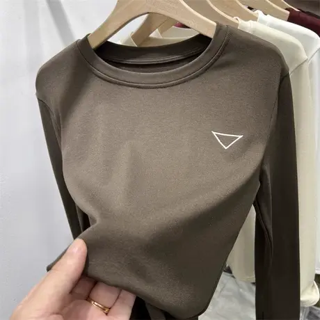 欧货刺绣长袖T恤女2023冬季新款修身显瘦内搭德绒保暖打底衫上衣图片