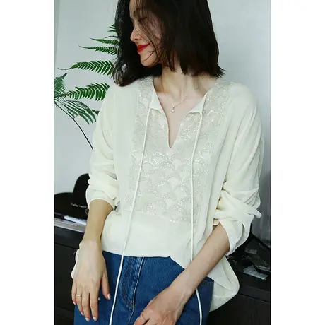 2023秋冬新款女装复古时尚丝绒系钉珠带打底宽松女士上衣图片