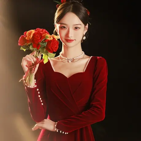 敬酒服新娘2023新款冬季长袖酒红色丝绒结婚礼服订婚连衣裙高级感图片