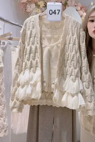 奶系小众设计感两件套针织开衫2023早秋新款温柔软糯木耳边毛衣洋图片