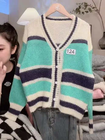 绿色条纹拼色V立领针织开衫女2023早秋新款设计感撞色毛衣外套洋图片