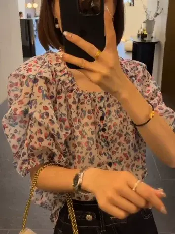 夏季时尚设计感泡泡短袖衬衫女2023新款洋气雪纺衫碎花松紧领衬衣图片