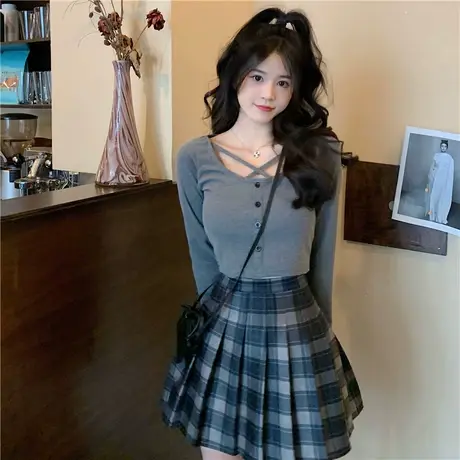 别致甜辣妹心机锁骨交叉针织打底衫女秋冬修身纯欲风短款内搭上衣图片