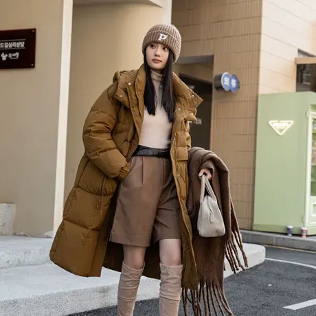 YAYA鸭鸭2025年冬季新款女士加厚款连帽中长款宽松型羽绒服外套图片