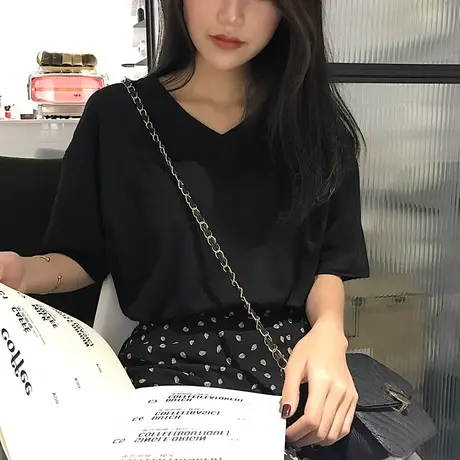 纯色v领t恤女2025新款超火cec短袖宽松学生半袖心机上衣小众ins潮图片