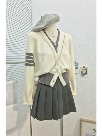 2023秋冬新款复古英伦假两件针织开衫学院风百搭毛衣设计感上衣潮图片