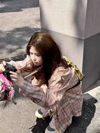 粉色格子衬衫女秋冬长袖体恤衬衣复古小众设计感港风chic外套上衣图片