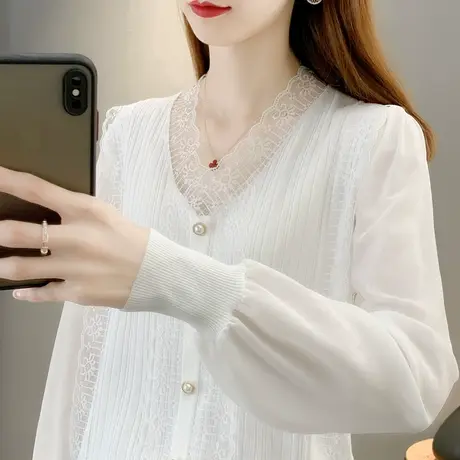 春装2022年新款v领蕾丝雪纺t恤女冰丝针织衫薄款内搭打底衫女毛衣图片