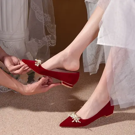 红色平底结婚鞋女2025新款春季秀禾服中式孕妇新娘鞋不累脚高级感图片