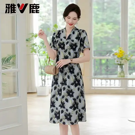 雅鹿妈妈装连衣裙夏女2025中老年新款收腰显瘦简单大方气质长裙子图片