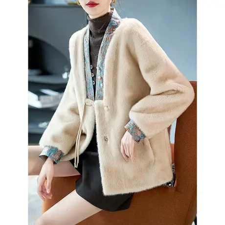 宝诗黎拼接V领刺绣貂毛外套女高端2023冬季新款时尚宽松毛毛大衣商品大图