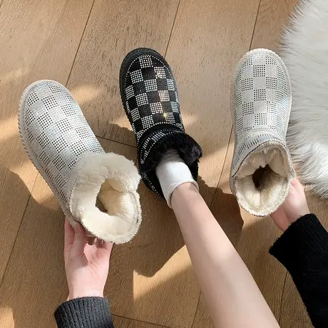 雪地靴女2023年新款皮毛一体短筒满钻靴子冬平底防滑保暖水钻棉鞋图片