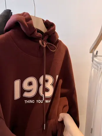 韩式字母印花 保暖舒适宝宝绒连帽套头慵懒风宽松加厚卫衣女冬图片