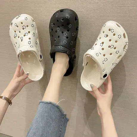 2025新款ins潮时尚笑脸洞洞鞋女夏踩屎感厚底外穿包头沙滩凉拖鞋图片