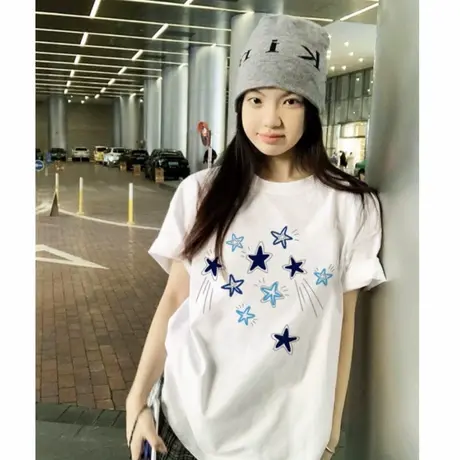 美式复古星星印花白色短袖t恤女2025新款ins风百搭纯棉落肩上衣夏商品大图