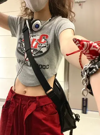 正肩欧美辣妹风短袖t恤女夏季港味chic修身复古露脐短款上衣独特图片