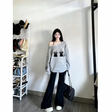 韩系宽松卡通猫咪印花露肩卫衣女秋季新款别致独特斜领设计感上衣商品大图