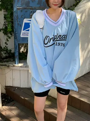 撞色领口拼接卫衣女韩国V领宽松显瘦百搭上衣字母印花减龄口袋T恤图片