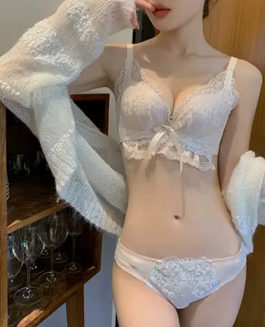 小胸聚拢内衣女调整型收副乳上托胸罩无钢圈性感蕾丝乳胶文胸套装图片