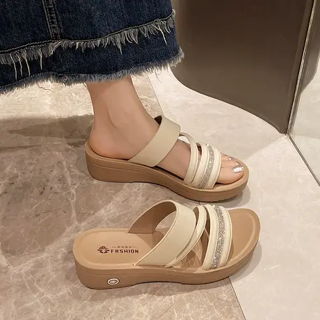 中老年女士凉拖鞋夏季外穿真皮中跟妈妈凉鞋2025新款坡跟一字托鞋商品大图