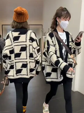 2023新款黑白撞色毛衣外套女秋冬季宽松中长款上衣厚外搭针织开衫图片