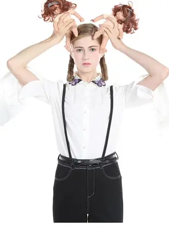 淑女屋春装新款蝴蝶刺绣娃娃领花园蝴蝶白色衬衣女装百搭修身图片