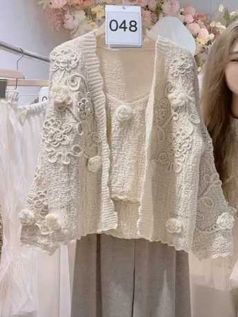 奶系设计感复古花朵两件套上衣2023秋装新款气质高级针织开衫外套图片