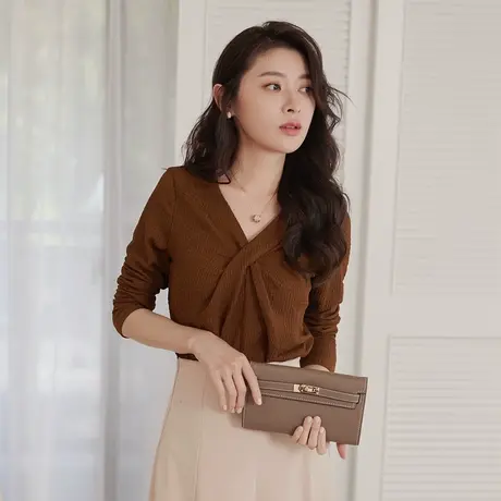 桔熊春秋季通勤修身v领扭结设计压纹雪纺衫上衣女装大码AB18052图片